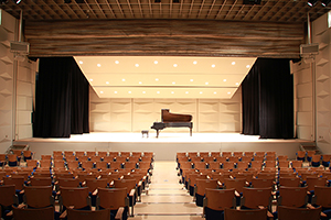 たましんRISURUホール（立川市市民会館）大ホール